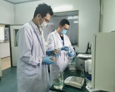 市場監管事務服務中心嚴格把控水產品質量安全，強化檢驗檢測服務